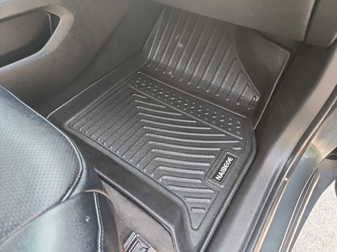 Used 2019 Chevrolet Traverse LT image 41