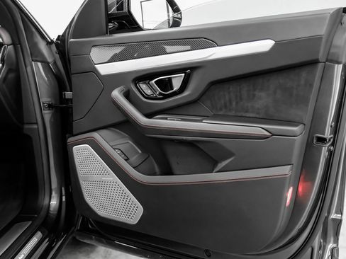 Used 2020 Lamborghini Urus image 55
