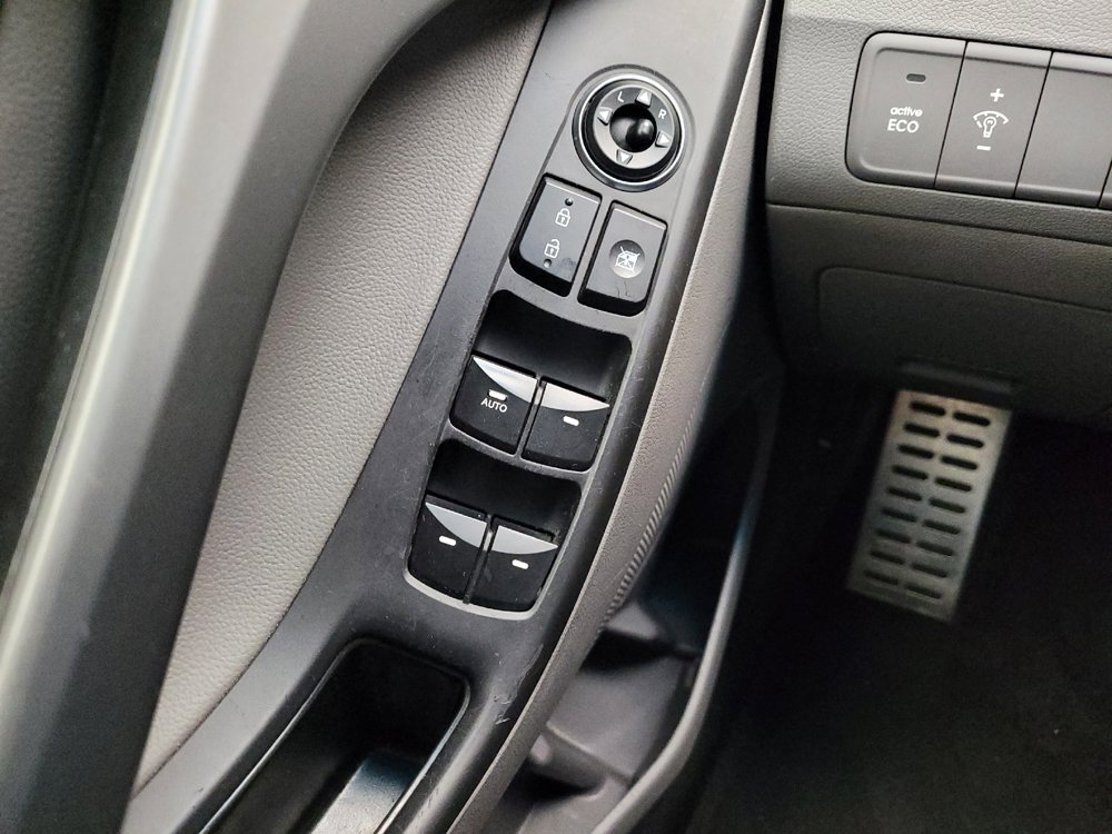 Used 2015 Hyundai Elantra Sport FWD image 27