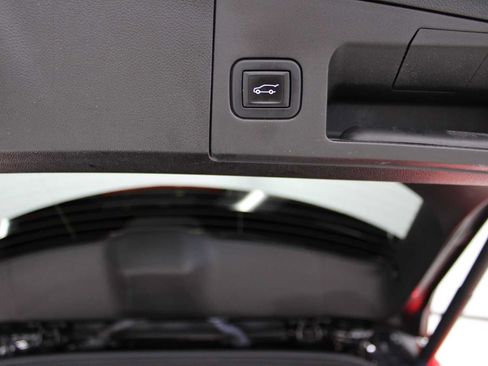 Used 2023 Cadillac XT4 Premium Luxury AWD/4WD image 13