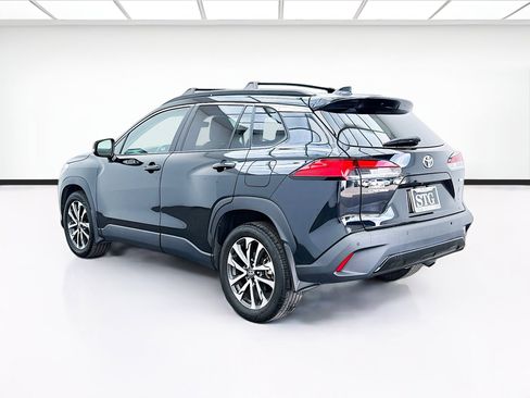 Used 2023 Toyota Corolla Cross XLE image 6