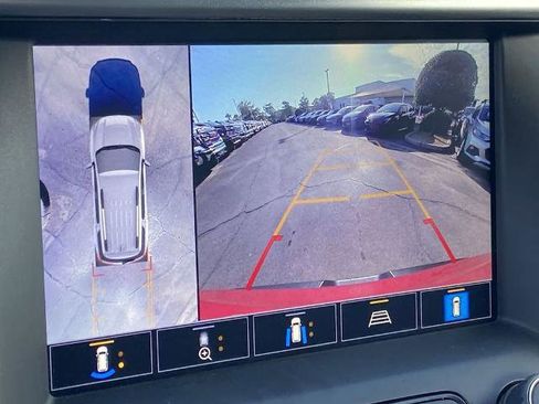 Certified 2023 GMC Acadia SLT w/ Technology Package image 11