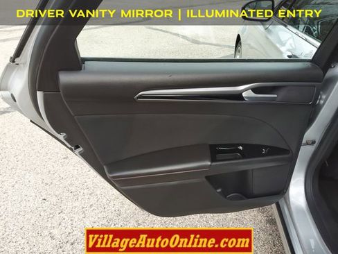 Used 2015 Ford Fusion SE image 30