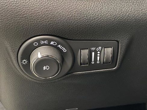 New 2026 Jeep Compass Latitude image 24