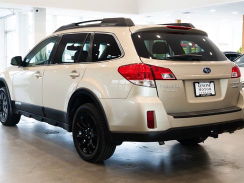 Used 2010 Subaru Outback 3.6R Limited image 6