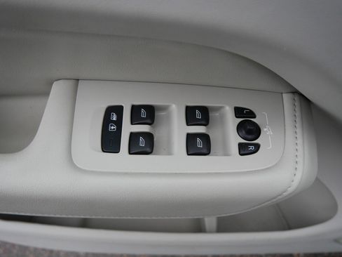 Certified 2023 Volvo XC60 B6 Ultimate w/ Climate Package image 16