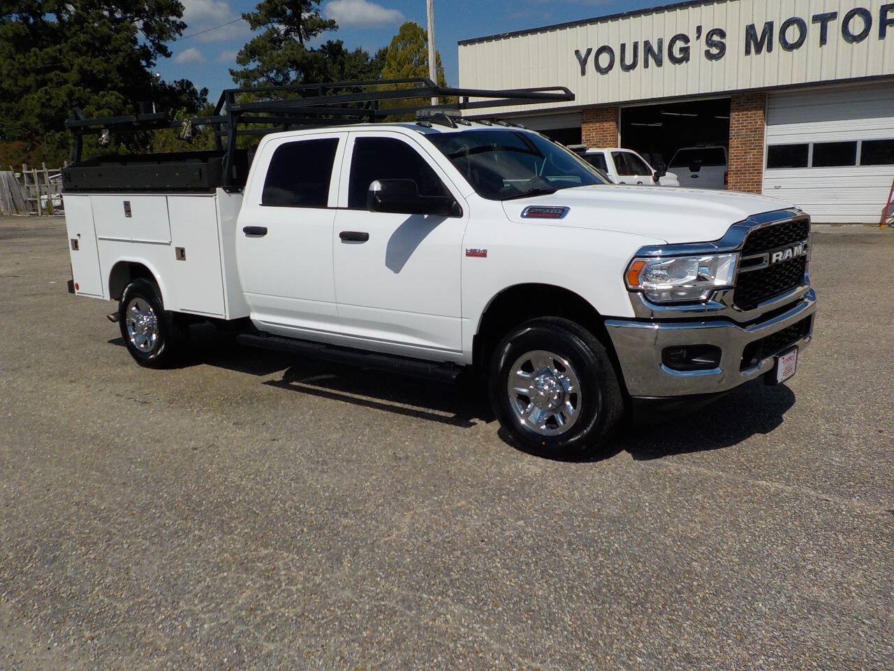 Used 2021 RAM 2500 Tradesman w/ Chrome Appearance Group AWD/4WD image 9