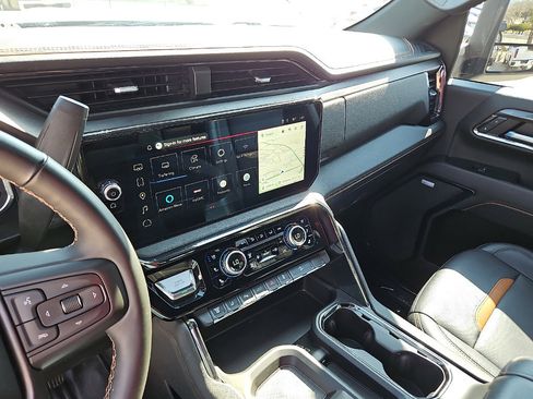 Used 2024 GMC Sierra 2500 AT4 w/ AT4 Premium Plus Package image 17