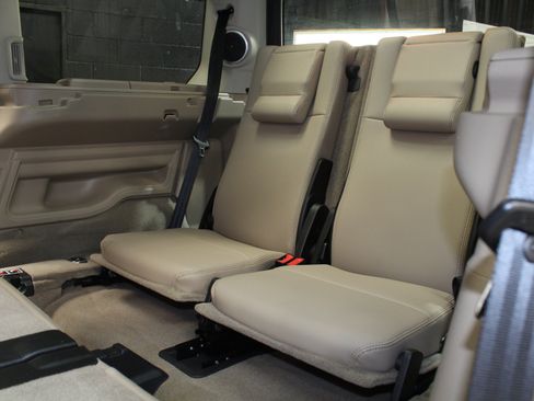 Used 2016 Land Rover LR4 HSE AWD/4WD image 40
