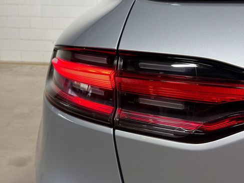 Used 2025 Porsche Macan image 11