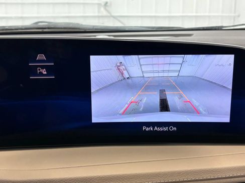 Used 2024 Cadillac XT4 Premium Luxury w/ Technology Package FWD image 28