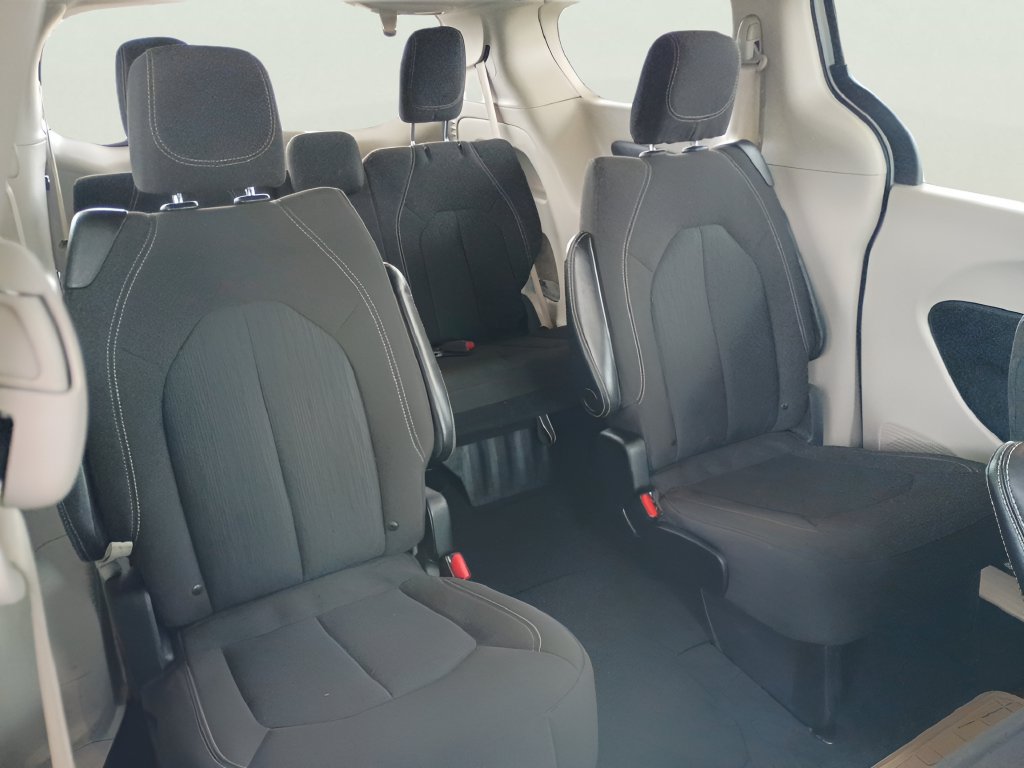 Used 2023 Chrysler Voyager LX FWD image 10