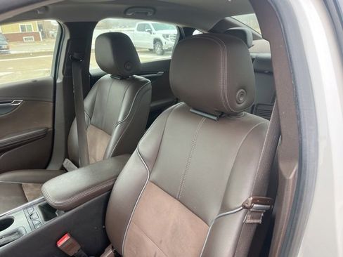 Used 2015 Chevrolet Impala LT w/ Convenience Package image 11