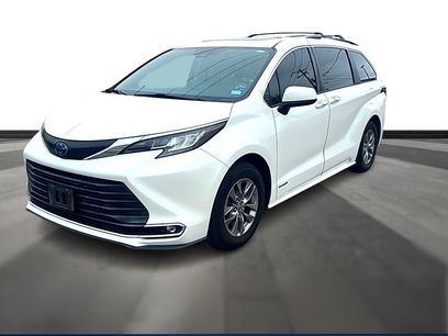 Used 2021 Toyota Sienna XLE