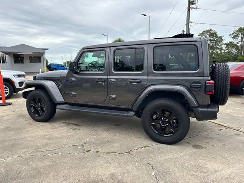 Used 2022 Jeep Wrangler Unlimited Sahara AWD/4WD image 5