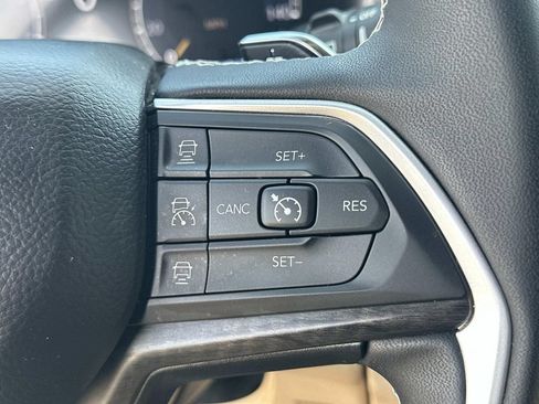Used 2024 Jeep Grand Cherokee Limited AWD/4WD image 25