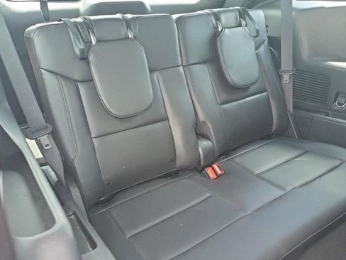Used 2022 Ford Explorer XLT w/ Equipment Group 202A AWD/4WD image 4