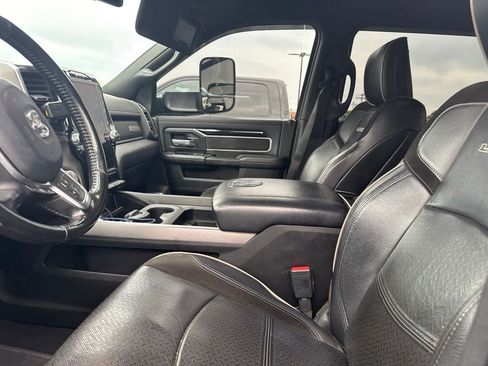 Used 2022 RAM 2500 Laramie w/ Night Edition AWD/4WD image 9