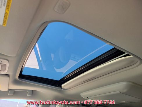 Certified 2022 Toyota Sienna XLE w/ XLE Plus Package image 20