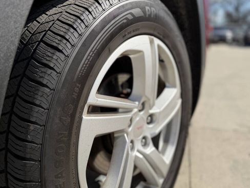 Used 2018 GMC Terrain SLE w/ Driver Convenience Package image 9