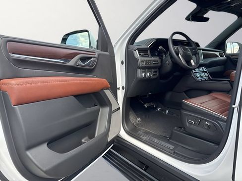 Used 2023 GMC Yukon Denali Ultimate AWD/4WD image 29