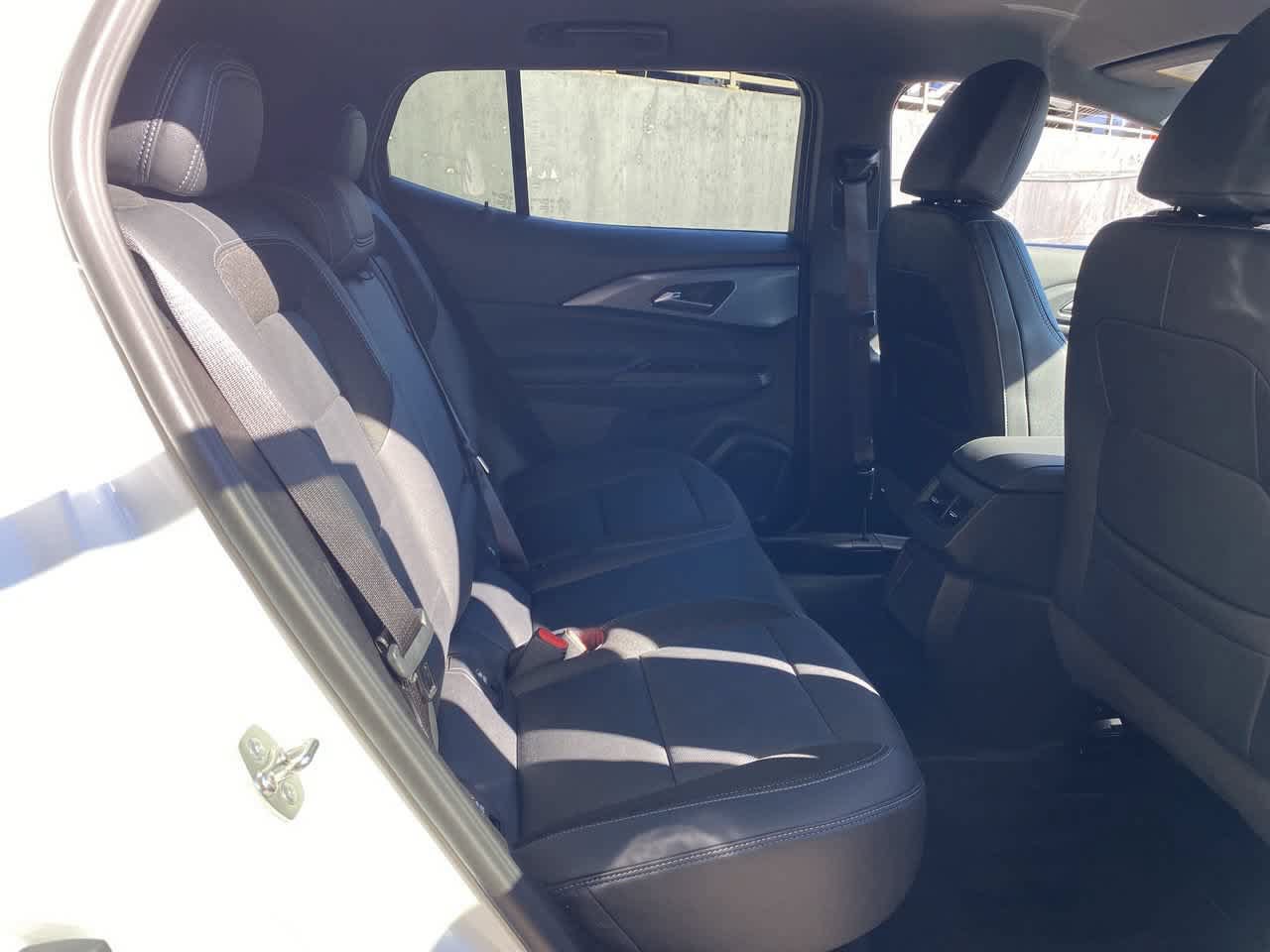 Used 2024 Chevrolet Equinox EV LT FWD image 17