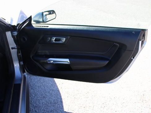 Used 2021 Ford Mustang Coupe image 5