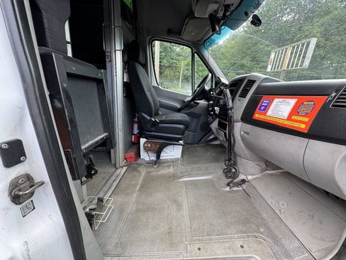 Used 2015 Mercedes-Benz Sprinter 2500 image 19