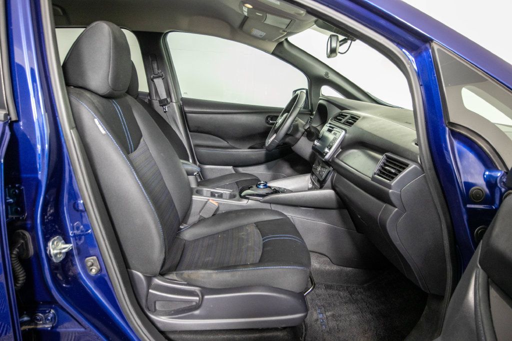 Used 2019 Nissan Leaf SV w/ SV Technology Package FWD image 10