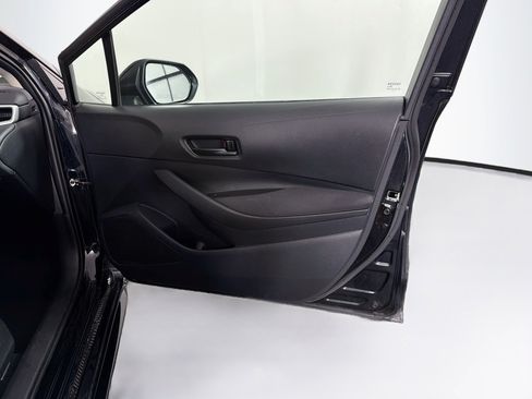Used 2025 Toyota Corolla LE FWD image 31