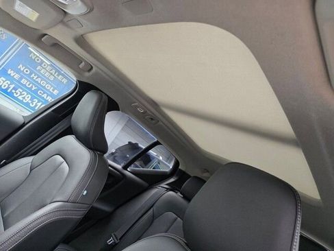 Used 2024 Volvo XC40 B5 Plus image 13