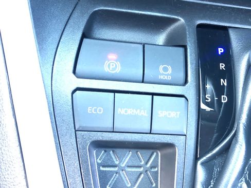 Certified 2022 Toyota RAV4 XLE Premium image 15