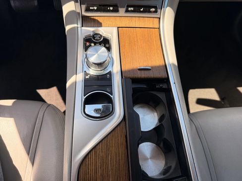 Used 2015 Jaguar XF Premium RWD image 20