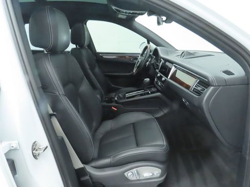 Used 2022 Porsche Macan S image 21