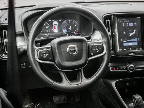 Used 2019 Volvo XC40 T5 Momentum AWD/4WD image 6