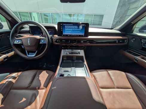 Certified 2025 Lincoln Aviator Reserve RWD image 15