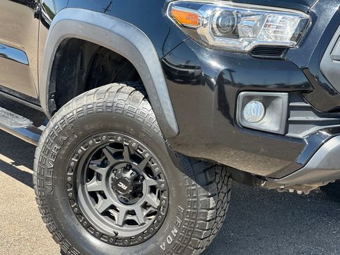 Used 2019 Toyota Tacoma TRD Off-Road AWD/4WD image 29