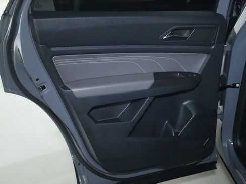 Used 2022 Volkswagen Atlas Cross Sport SE image 13