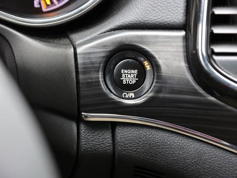 Used 2022 Jeep Grand Cherokee Limited image 30