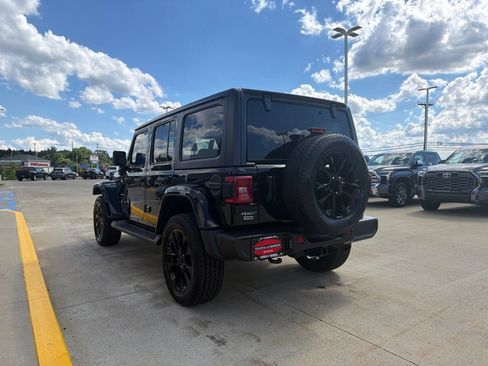 Used 2021 Jeep Wrangler Unlimited Sahara w/ Cold Weather Group AWD/4WD image 4