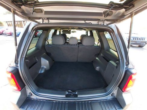 Used 2010 Ford Escape XLT image 17