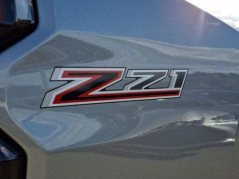 Used 2024 Chevrolet Colorado Z71 w/ Z71 Convenience Package 2 AWD/4WD image 31