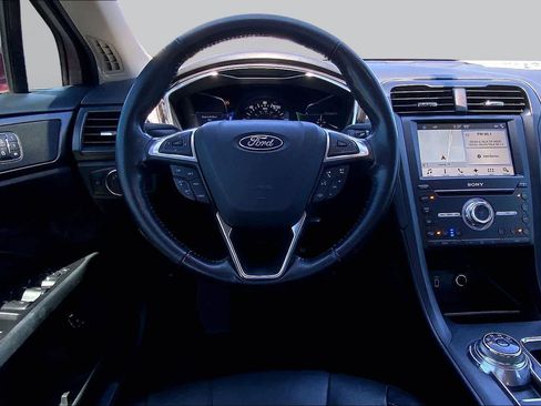 Used 2017 Ford Fusion Energi Titanium FWD image 6