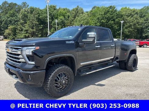 Used 2024 Chevrolet Silverado 3500 High Country w/ High Country Premium Package AWD/4WD image 3