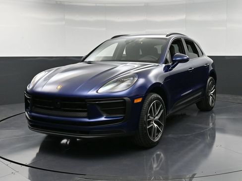 Certified 2026 Porsche Macan AWD/4WD image 1