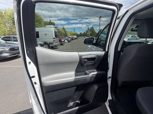 Used 2021 Toyota Tacoma SR5 AWD/4WD image 17