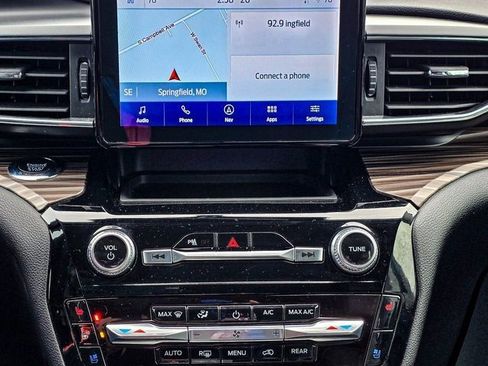 Used 2024 Ford Explorer Limited image 18