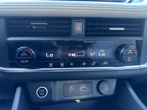 Used 2023 Nissan Rogue SV image 22