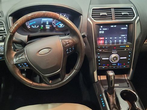 Used 2017 Ford Explorer Platinum AWD/4WD image 22