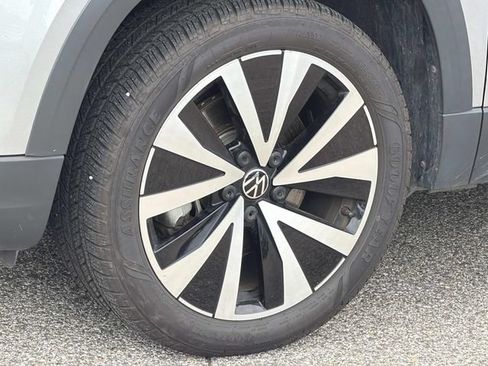 Used 2024 Volkswagen Taos SE FWD image 13